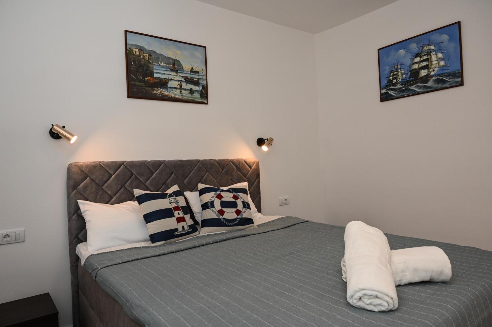 Porto Azzurro Apartments Tivat Exteriör bild